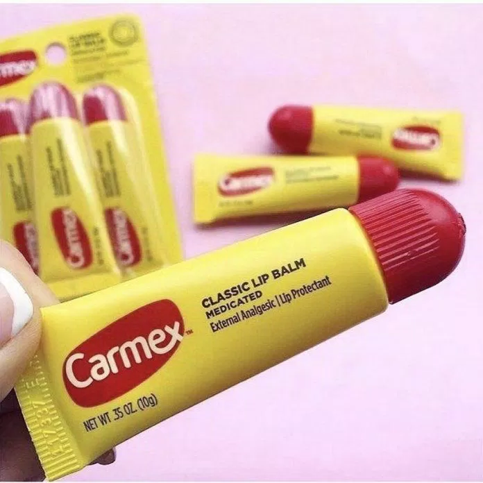 Son dưỡng môi Carmex Medicated Lip Balm (Ảnh: Internet).