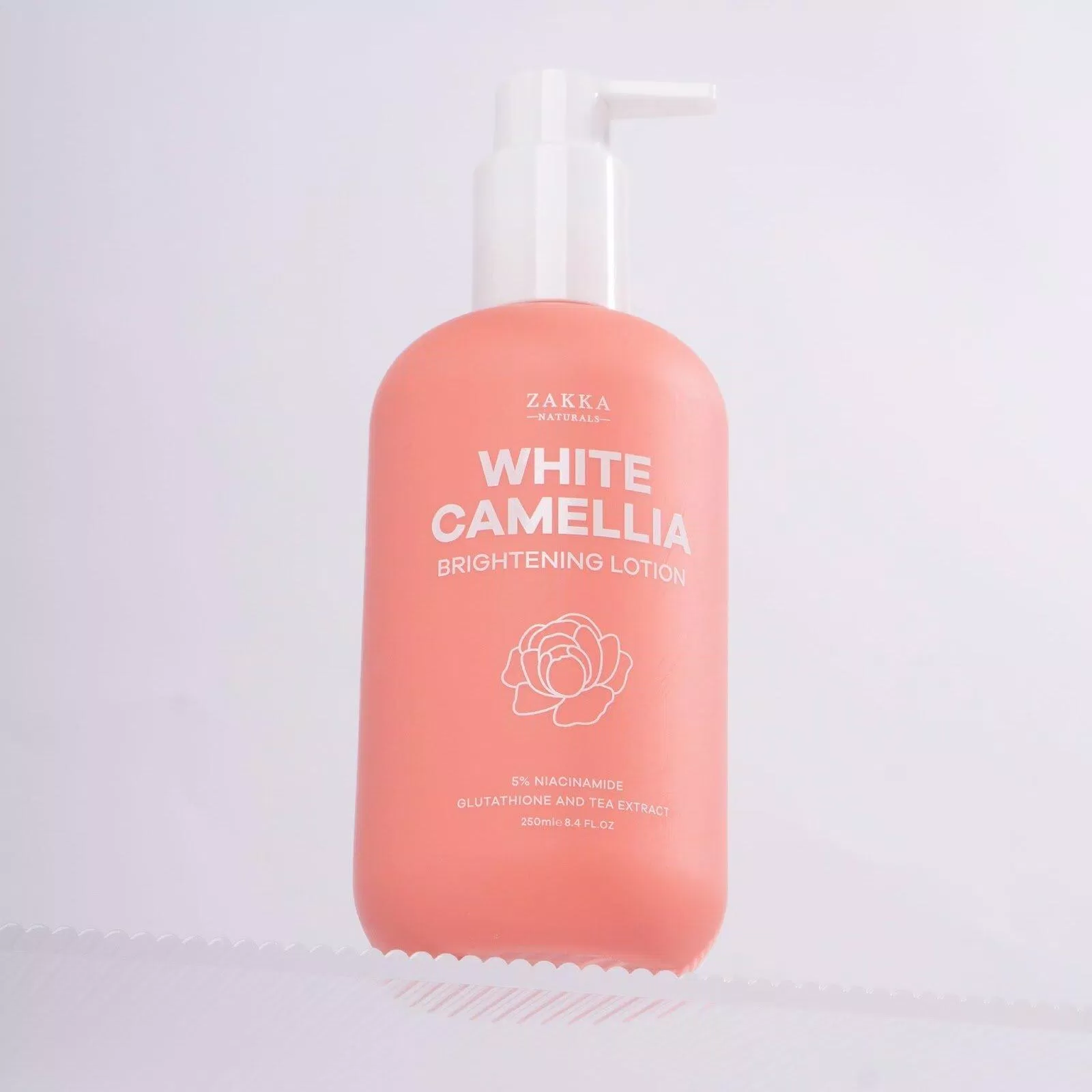 Sữa dưỡng thể sáng mịn da White Camellia Zakka Naturals.