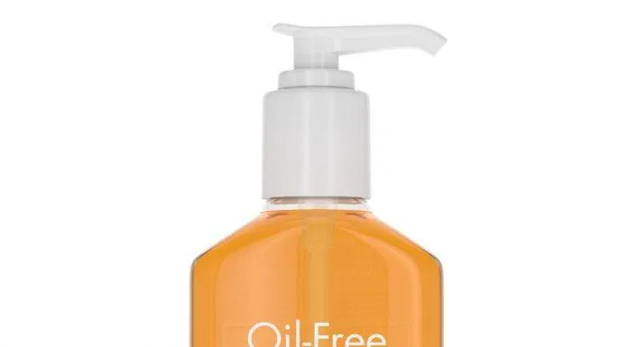 Sửa rửa mặt Neutrogena giúp giảm tình trạng bã nhờn và đổ dầu trên da. (Nguồn: Internet)