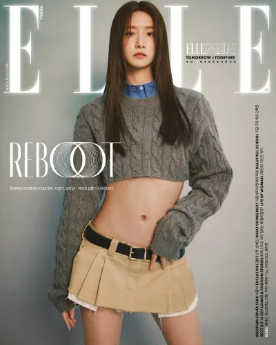 YoonA khoe trọn vòng eo trong BST Spring 2022 của MiuMiu (Nguồn: Internet) YoonA khoe trọn vòng eo trong BST Spring 2022 của MiuMiu (Nguồn: Internet)