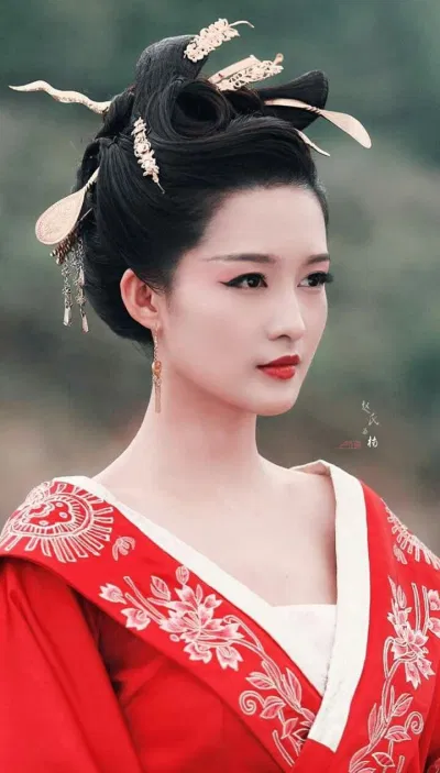 Thần thái sắc lạnh của Lý Thấm. (Nguồn: internet). Thần thái sắc lạnh của Lý Thấm. (Nguồn: internet).