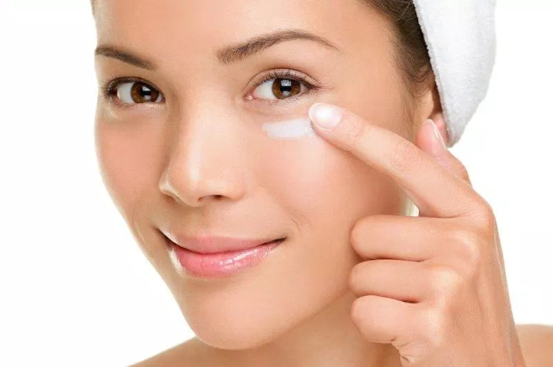 Để đôi mắt trông hút hồn và trẻ đẹp hơn nhờ các sản phẩm kem trị thâm quầng mắt (Nguồn: internet) Để đôi mắt trông hút hồn và trẻ đẹp hơn nhờ các sản phẩm kem trị thâm quầng mắt (Nguồn: internet)