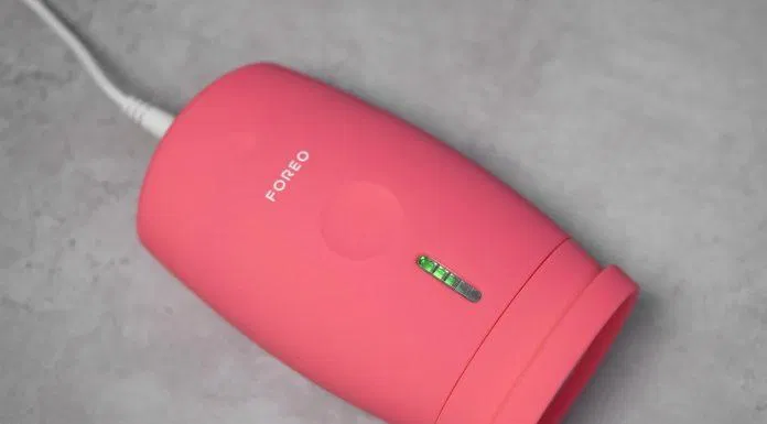 Foreo Peach Advanced IPL Permanent Hair Removal vẫn luôn là máy triệt lông chân ái của nhiều cô nàng (Nguồn: internet)