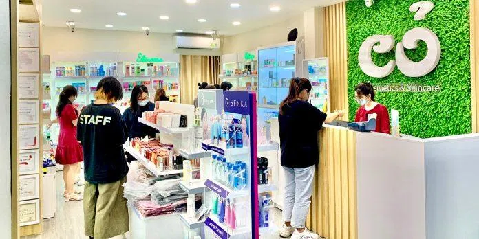 Cửa hàng của Corcosmetics mang phong cách xanh tươi mới (Nguồn: Internet)