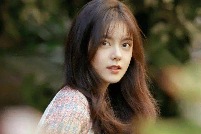 Trì Kim Mạch mới 18 tuổi nhưng đã sở hữu vẻ đẹp trong sáng và diễn xuất được đánh giá cao (Nguồn Internet).