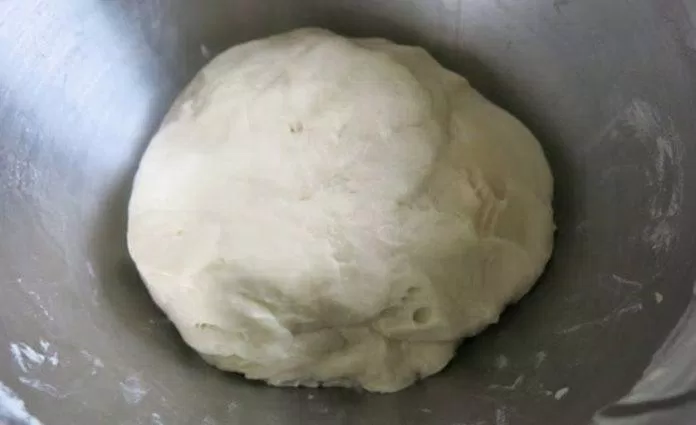 Bước 1:Trộn bột vỏ bánh (Nguồn: Internet)