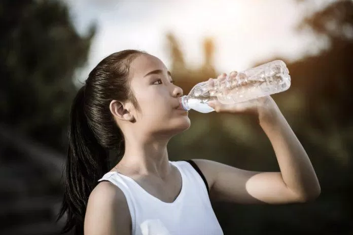 Uống nhiều nước để có cơ thể khỏe mạnh (Ảnh: Internet)