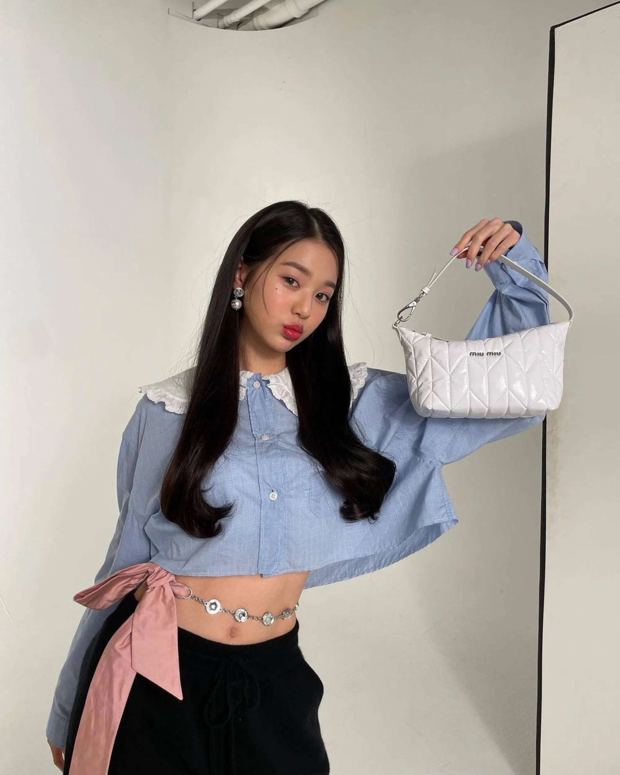 Wonyoung trở thành đại sứ của Miu Miu vào năm 2021 (Nguồn: Internet) Wonyoung trở thành đại sứ của Miu Miu vào năm 2021 (Nguồn: Internet)