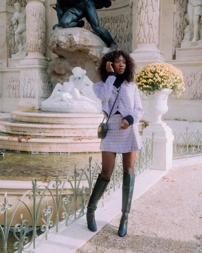 Set suit - váy ngắn sẽ là một trong những thiết kế chủ đạo của thời trang Xuân/Hè 2022 (Nguồn: Instagram / @emmanuellek_)