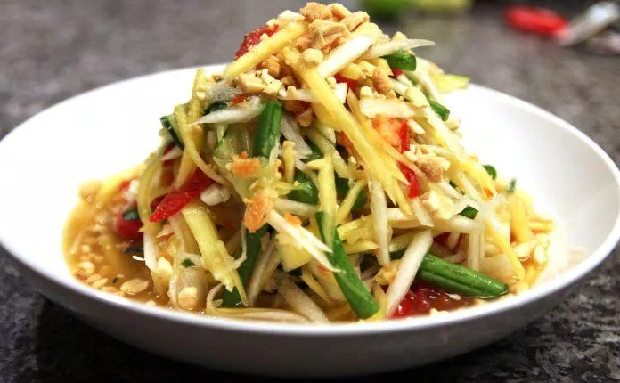 Salad đu đủ cay - một trong những món ăn cay đậm vị của Thái Lan(Ảnh: Internet)