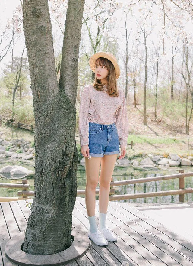 Nếu áo dài và kín thì phối cùng quần short sẽ hack dáng hơn (Nguồn: Internet) Nếu áo dài và kín thì phối cùng quần short sẽ hack dáng hơn (Nguồn: Internet)