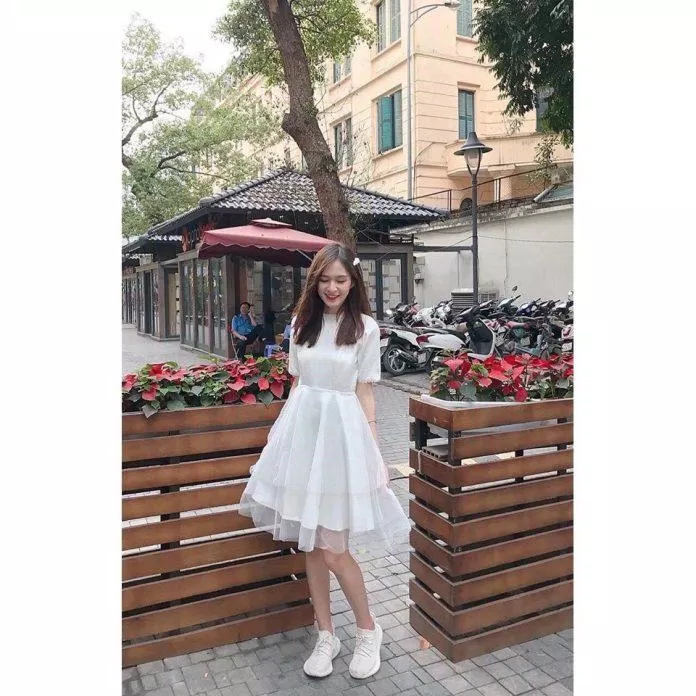 Váy trắng nhẹ nhàng xinh xắn (Nguồn: Internet)