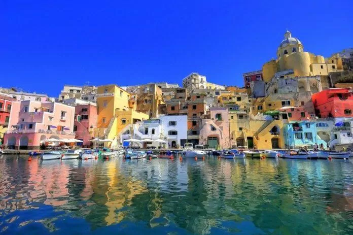 Amalfi trên mặt nước (Ảnh: Internet)