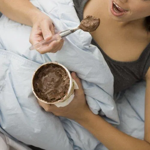 Tránh ăn no trước khi ngủ (Nguồn: Internet) Tránh ăn no trước khi ngủ (Nguồn: Internet)