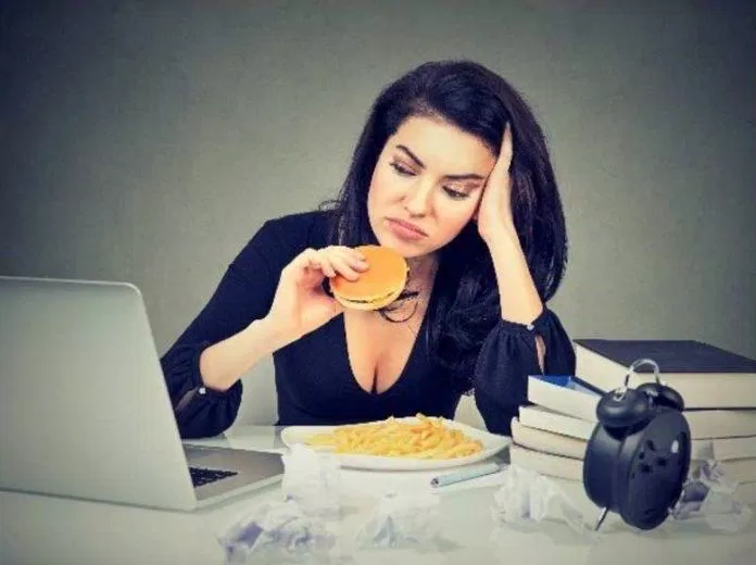 Tại sao bạn muốn ăn khi căng thẳng?  (Hình: Internet).