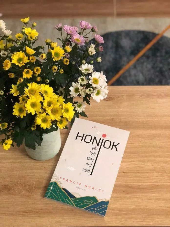 Cuốn sách “ Honjok : Yên bình sống một mình” của tác giả Francie Healey ( ảnh Bloganchoi) Cuốn sách “ Honjok : Yên bình sống một mình” của tác giả Francie Healey ( ảnh Bloganchoi)