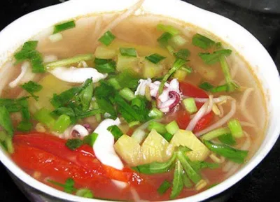 Canh mực nấu dứa chua nhẹ thích hợp cho những ngày nóng bức (Ảnh: Internet) Canh mực nấu dứa chua nhẹ thích hợp cho những ngày nóng bức (Ảnh: Internet)