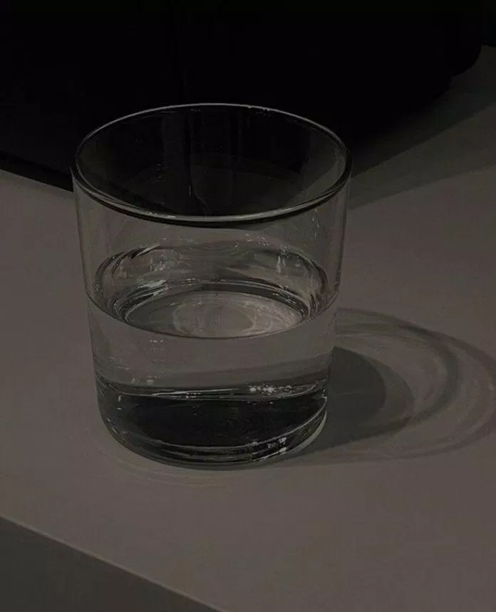 Ảnh làm Feed Instagram cốc nước đơn giản (Ảnh: Internet)