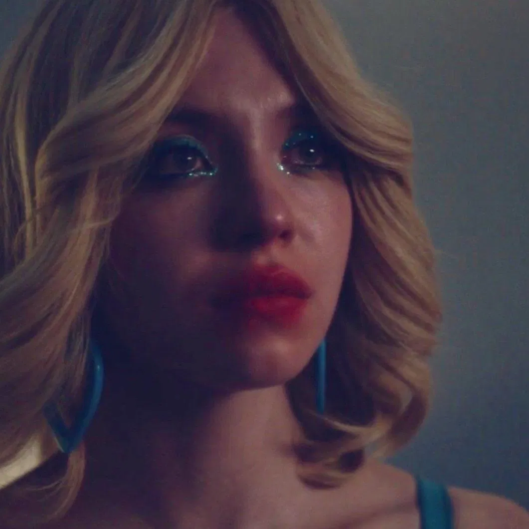 Euphoria season 2 makeup looks: 10 phong cách trang điểm dẫn đầu xu hướng bắt trend BlogAnChoi cách trang điểm dẫn đầu xu hướng Euphoria hoc make up khám phá kim cương phong cách xu hướng