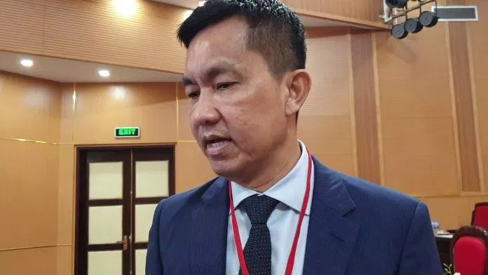 CEO Hồ Nhân tự nhận là anh họ của nữ ca sĩ Hiền Hồ (Ảnh: Internet) CEO Hồ Nhân tự nhận là anh họ của nữ ca sĩ Hiền Hồ (Ảnh: Internet)
