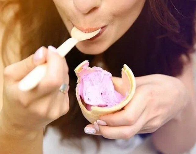 Bà bầu chỉ nên ăn một lượng kem nhỏ. (Nguồn: Internet) Bà bầu chỉ nên ăn một lượng kem nhỏ. (Nguồn: Internet)