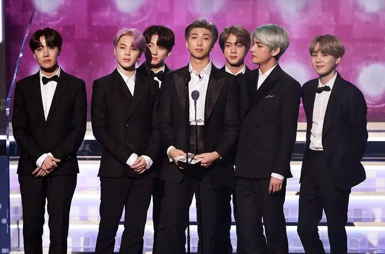 BTS lần đầu tiên xuất hiện tại GRAMMY vào năm 2019 với tư cách là người trao giải (Nguồn: Internet)