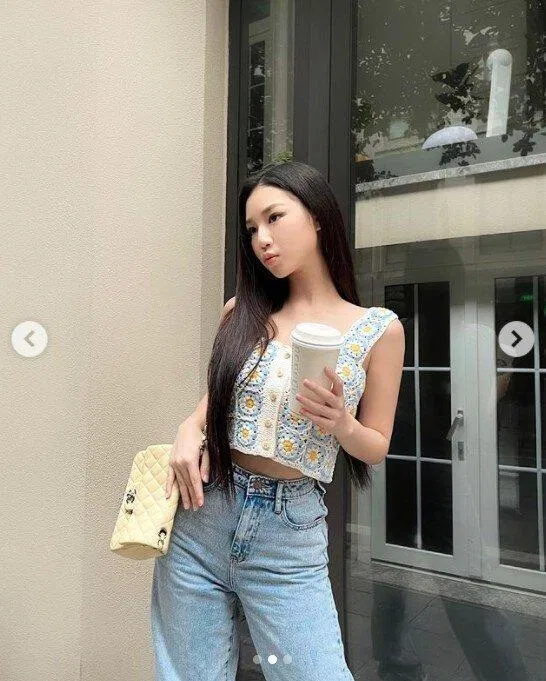 Ca sĩ Amee nhẹ nhàng trong Granny Croptop (Nguồn: Internet)