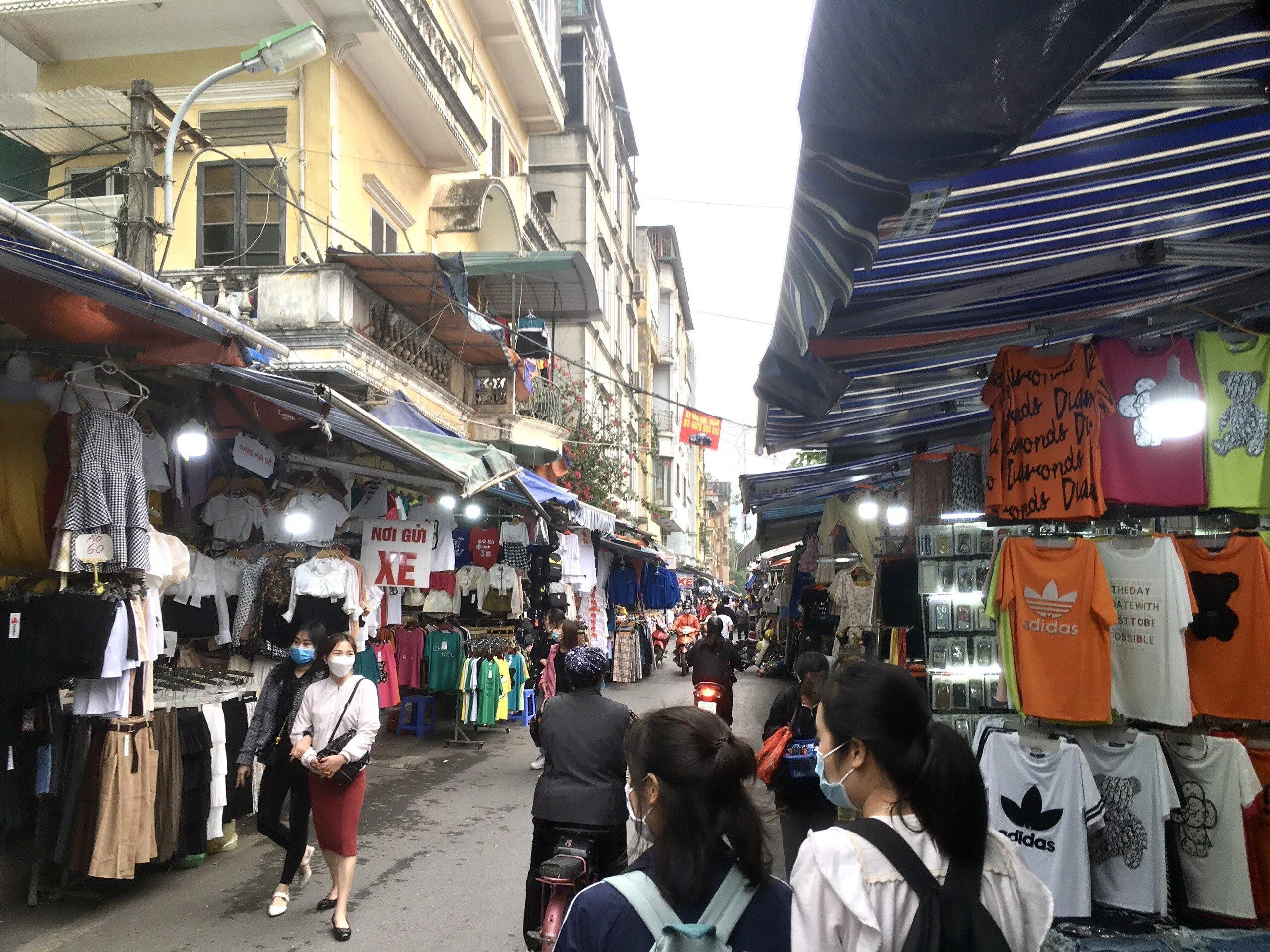 Săn đồ secondhand với những địa điểm nổi tiếng ở Hà Nội địa điểm đồ secondhand Hà Nội hàng si nổi tiếng Secondhand sinh viên