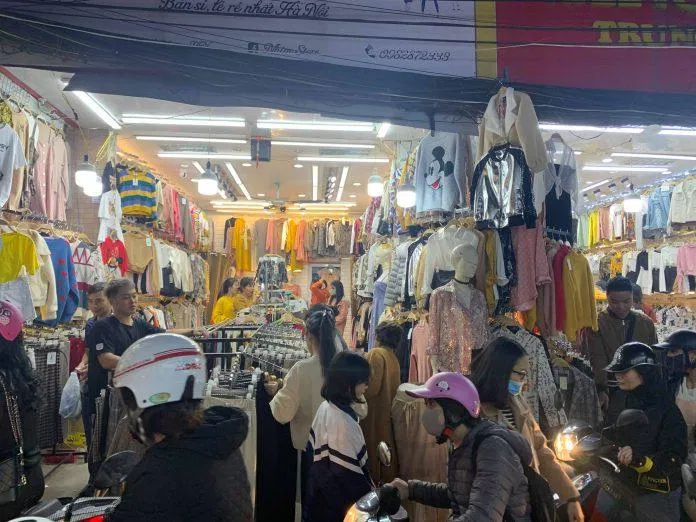 Săn đồ secondhand với những địa điểm nổi tiếng ở Hà Nội địa điểm đồ secondhand Hà Nội hàng si nổi tiếng Secondhand sinh viên
