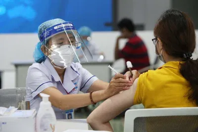 Chúng ta sẽ phải tiêm nhắc lại hằng năm? (Ảnh: Internet). Chúng ta sẽ phải tiêm nhắc lại hằng năm? (Ảnh: Internet).