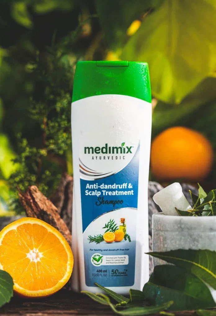 Dầu gội giảm thiểu tình trạng gàu và làm sạch da đầu tốt (Nguồn: Internet).