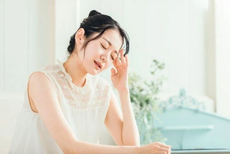 Bệnh đau nửa đầu thường xuất hiện ở người trong độ tuổi từ 20 ~ 45 (Ảnh: Internet)