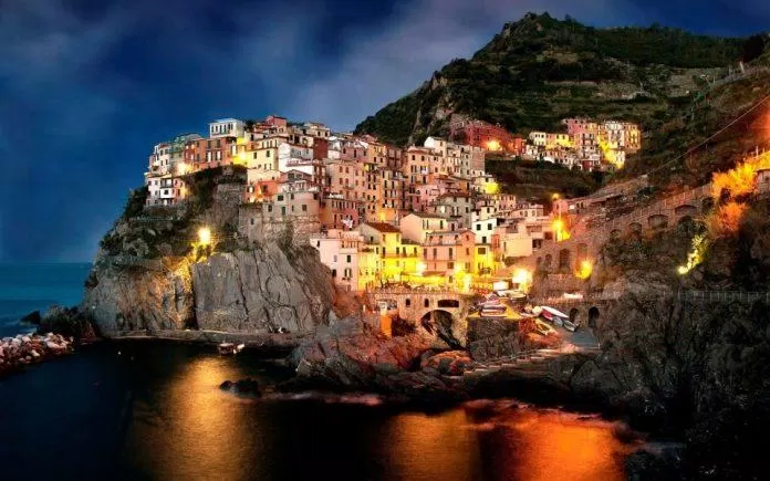 Amalfi lên đèn (Ảnh: Internet) Amalfi lên đèn (Ảnh: Internet)