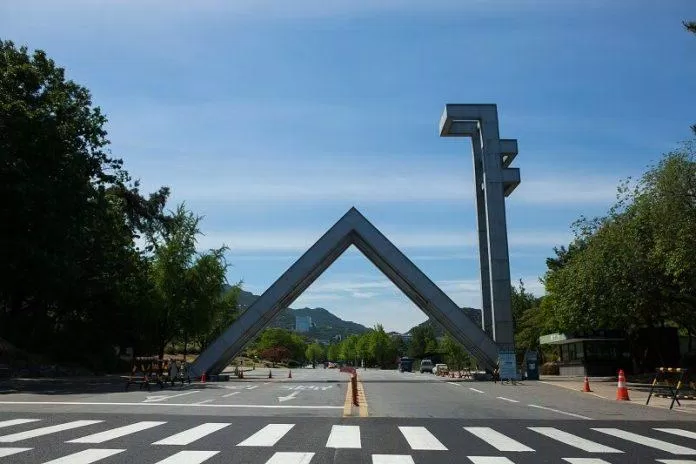 Cổng trường Đại học Quốc gia Seoul. Nguồn: Internet
