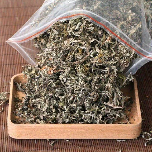 Phơi khô ngải cứu cũng là một cách dùng lâu dài mà vẫn hiệu quả (Nguồn: Internet) Phơi khô ngải cứu cũng là một cách dùng lâu dài mà vẫn hiệu quả (Nguồn: Internet)