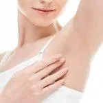 4 bước dưỡng trắng vùng da dưới cánh tay (Nguồn: Internet)