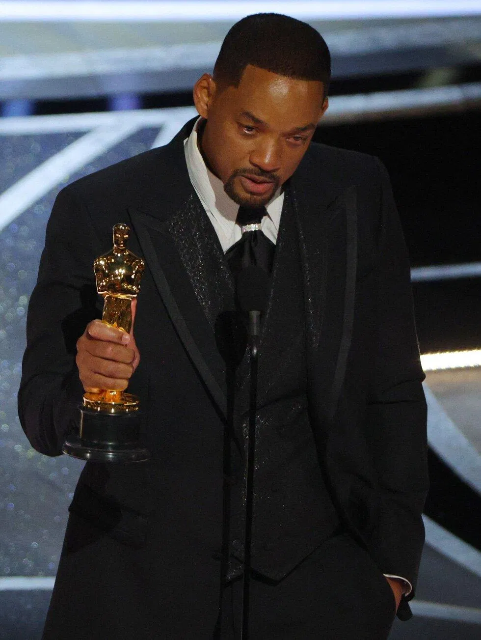 Nam diễn viên Will Smith lên bục nhận giải thưởng nam chính xuất sắc nhất (Nguồn: Internet)