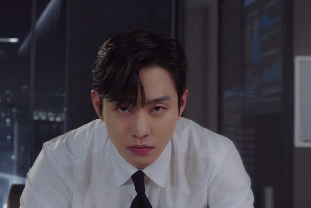 Kang Tae Moo (Ahn Hyo Seop) là chàng CEO cuồng công việc. (Ảnh: Internet)