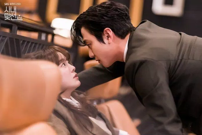 Shin Hari thú nhận thân phận thật của mình với Kang Tae Moo.  (Ảnh: Internet)