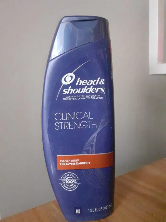 Hình ảnh thật của dầu gội Head And Shoulders Clinical Strength. (Nguồn: bloganchoi)