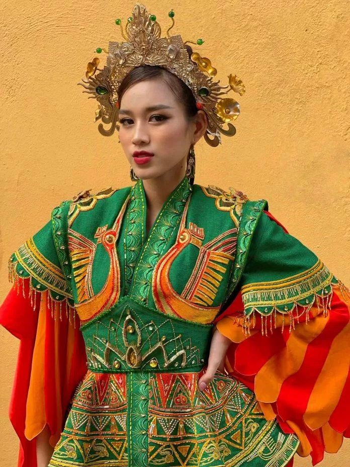 Hoa hậu Đỗ Thị Hà trong trang phục Bà Triệu ở phần Dances of the World ( Nguồn ảnh: Internet)
