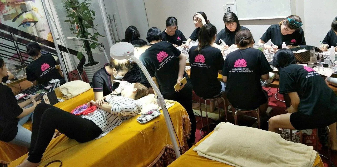 Lớp học nghề spa tại Cali Beauty Academy (Nguồn: Internet)