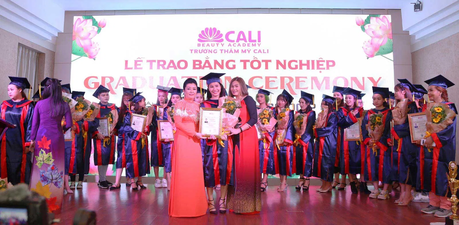 Lễ tốt nghiệp tại Cali Beauty Academy (Nguồn: Internet)