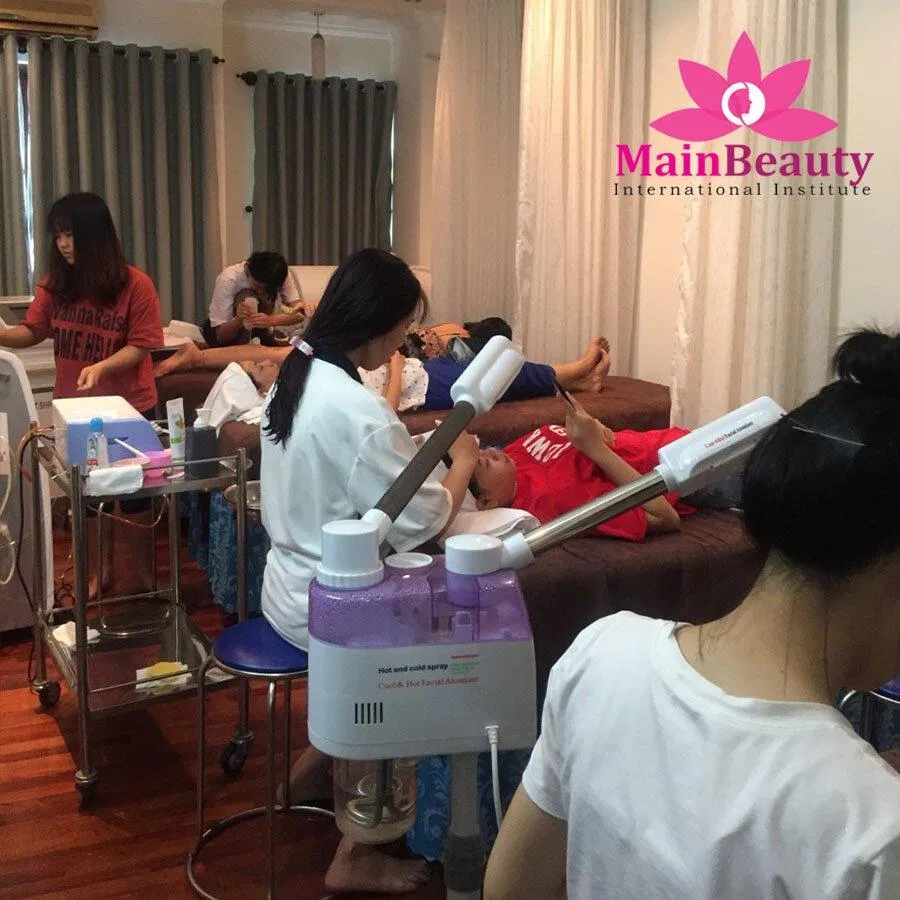 Lớp học spa tại Main Beauty (Nguồn: Internet)