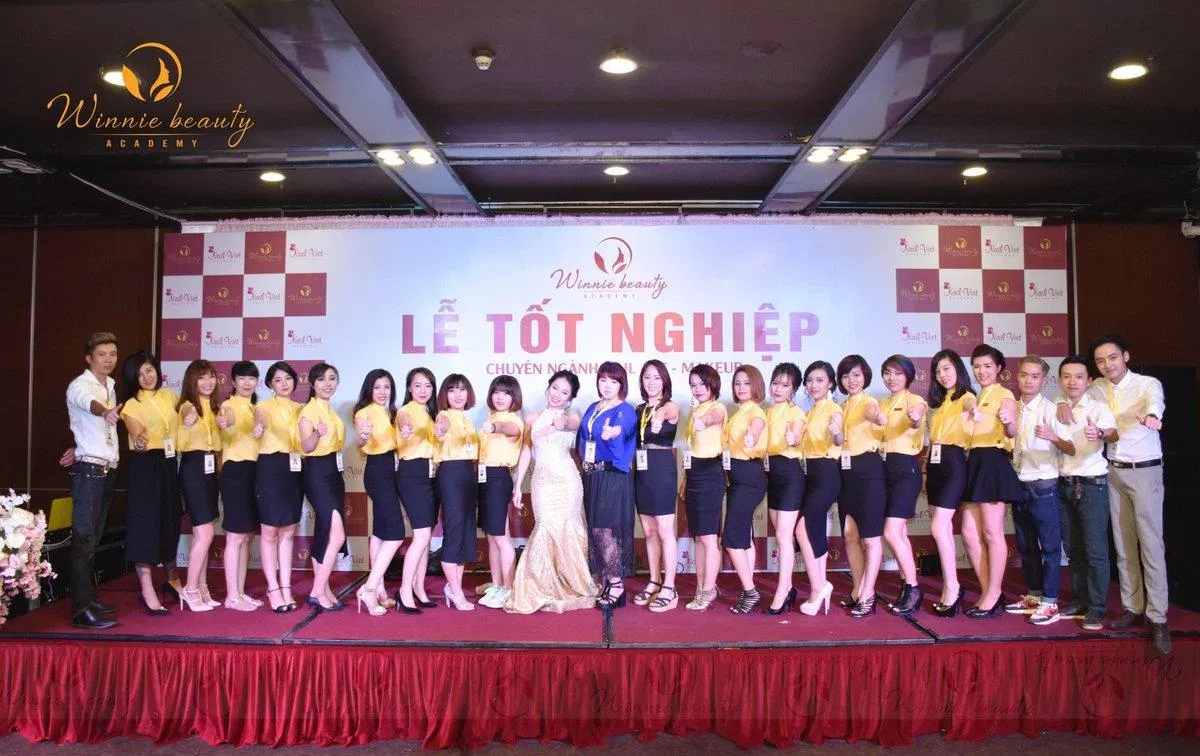 Học viên được cấp chứng chỉ sau khi ra nghề (Nguồn: Internet)