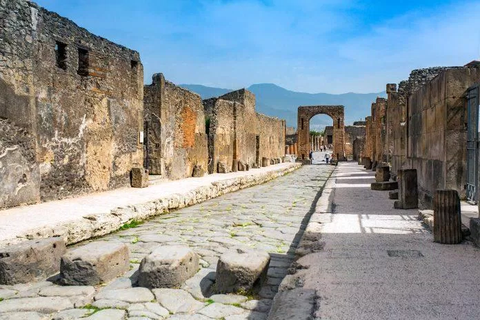 Một con đường trong thành phố Pompeii (Ảnh: Internet) Một con đường trong thành phố Pompeii (Ảnh: Internet)