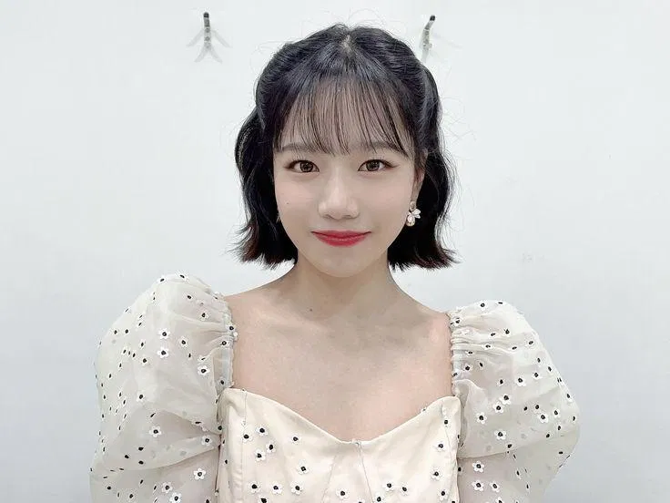 Jo Yu Ri (Anhr: Internet) Jo Yu Ri (Anhr: Internet)