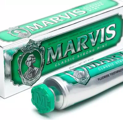 Kem đánh răng Marvis Classic Strong Mint (màu xanh lá) (Nguồn: Internet)