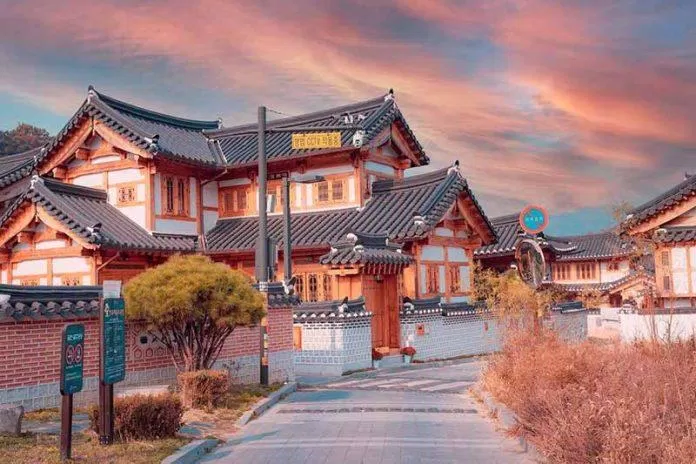 Một góc Làng cổ Hanok Bukchon (Ảnh: Internet) Một góc Làng cổ Hanok Bukchon (Ảnh: Internet)