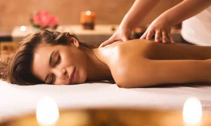 Spa massage body sẽ cho bạn nhiều trải nghiệm, giúp cơ thể thư giãn hơn rất nhiều( Nguồn: Internet)